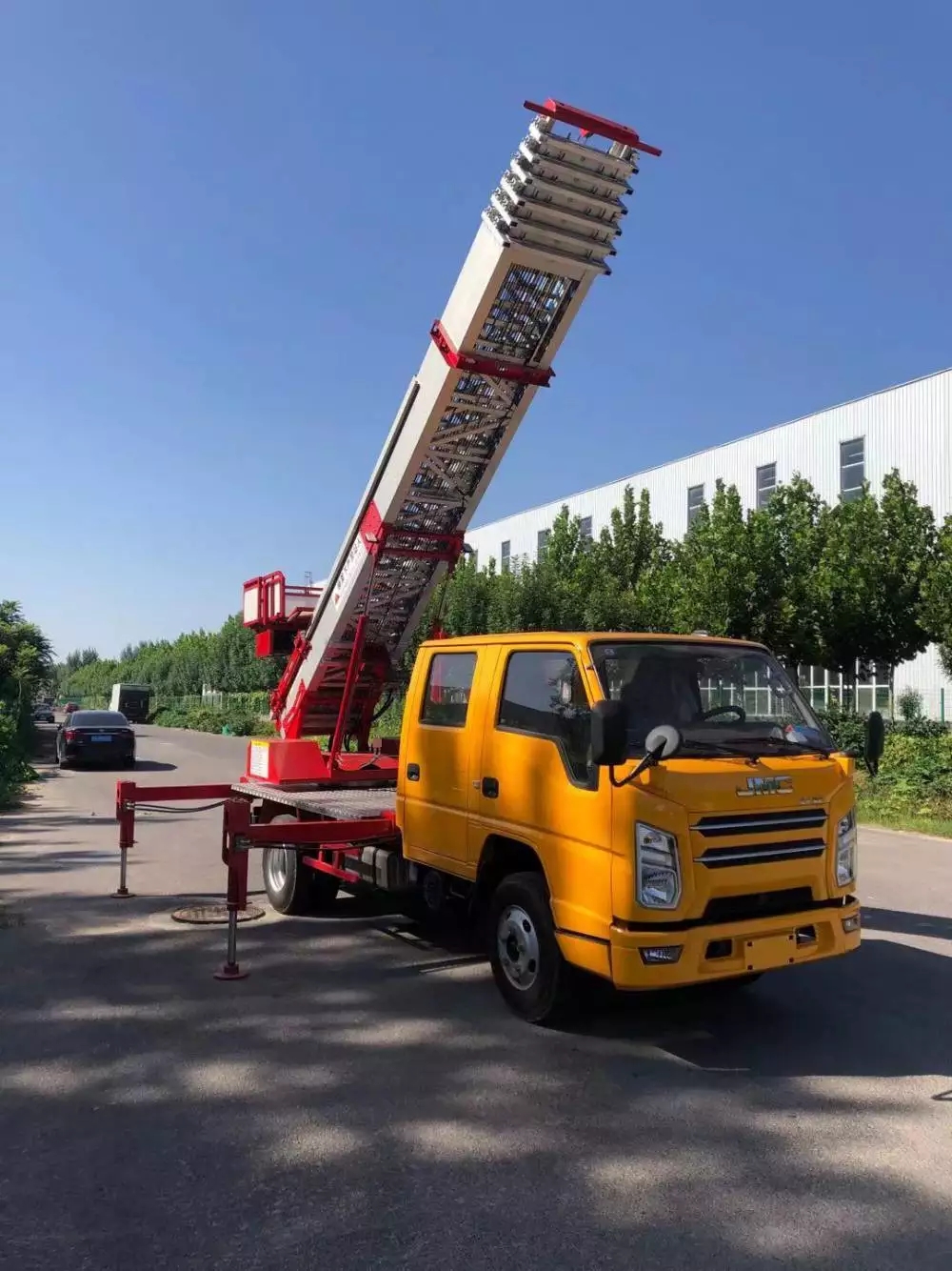 吴桥县附近的云梯车出租服务：轻松解决高空作业需求