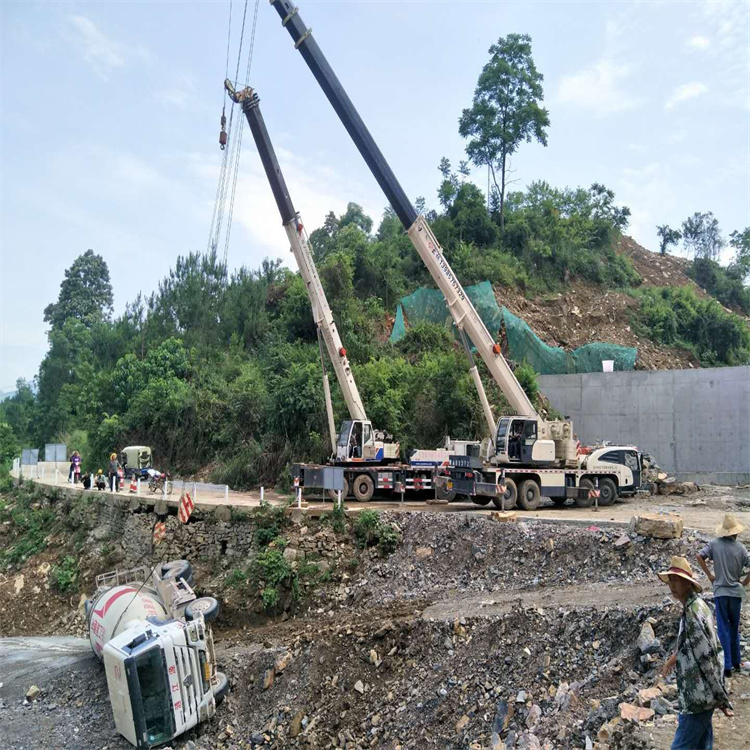 吴桥县汽车掉沟里叫吊车救援要多少钱